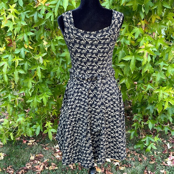 Effie’s Heart Sleeveless Dress - Picture 4 of 13